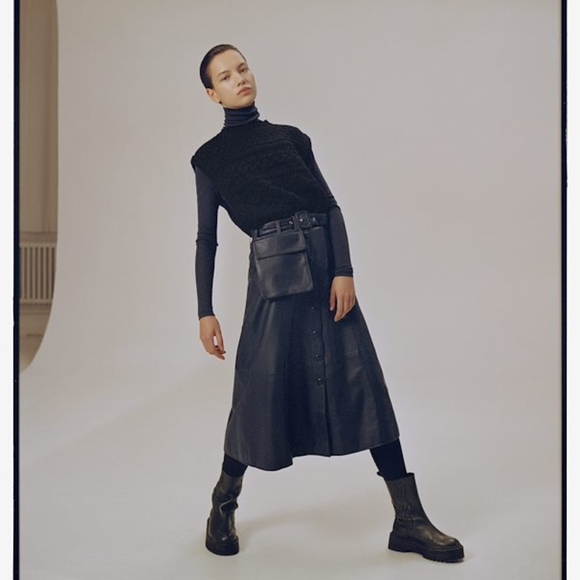 BNWOT Gestuz knitted pullover, navy, Size US M - Picture 4 of 10